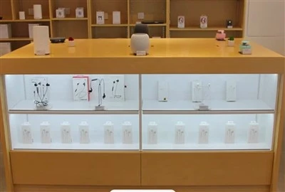 עיצוב דלפק בחנות עץ לחנות קמעונאית לטלפונים
