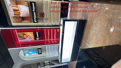 הצגת מתלה עמדת בושם לחנות דיוטי פריי